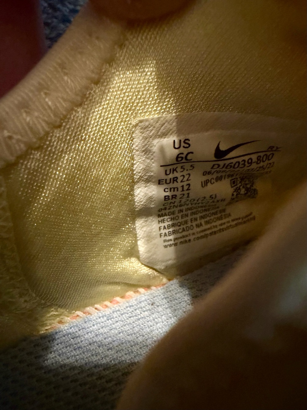 Nike Toddler Yellow Slip-On Sneakers with Pastel Accents - Picture 5 of 5